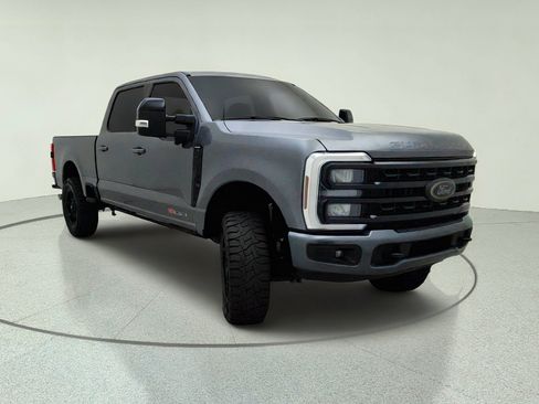 Used 2024 Ford F250 Lariat w/ Black Appearance Package AWD/4WD image 4