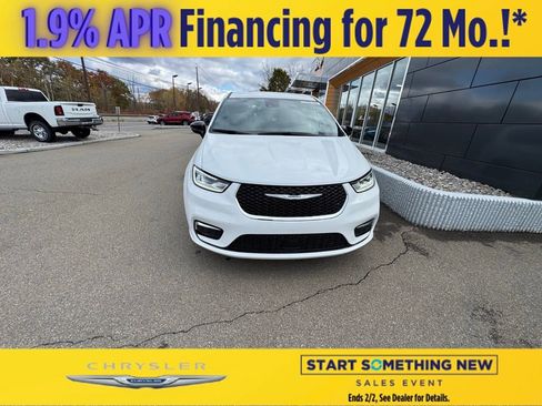 New 2026 Chrysler Pacifica Select image 3