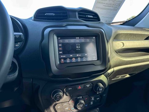 Used 2020 Jeep Renegade Latitude image 31