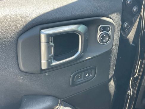 Used 2023 Jeep Gladiator Overland AWD/4WD image 6