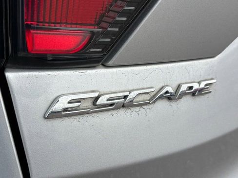 Used 2017 Ford Escape SE image 24