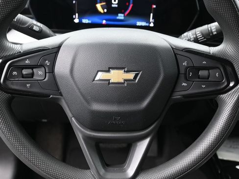 Used 2025 Chevrolet Trax LT FWD image 19