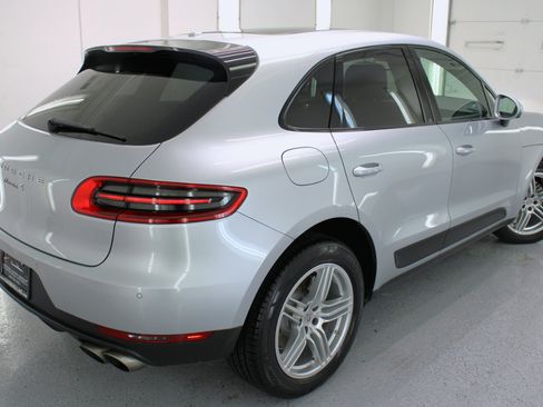 Used 2017 Porsche Macan S image 30
