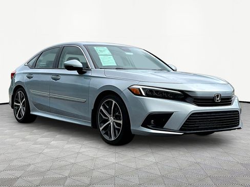 Used 2022 Honda Civic Touring image 3