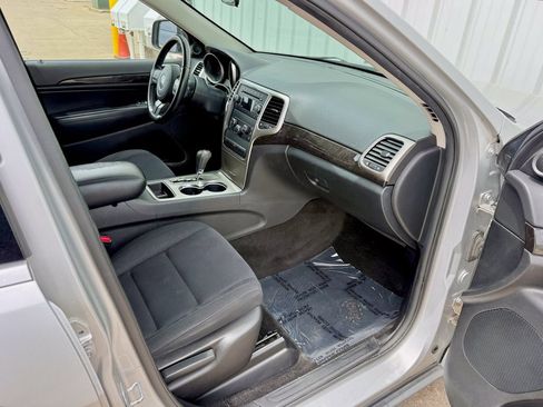 Used 2012 Jeep Grand Cherokee Laredo w/ Laredo E Group AWD/4WD image 20