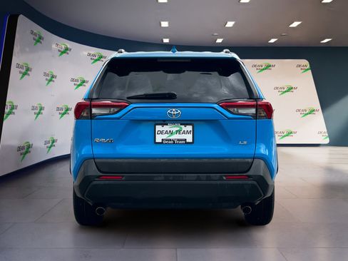 Used 2019 Toyota RAV4 LE FWD image 7