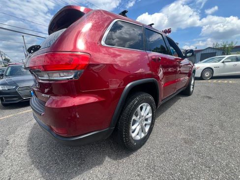 Used 2014 Jeep Grand Cherokee Laredo w/ 18" Wheel & 8.4" Radio Group image 4
