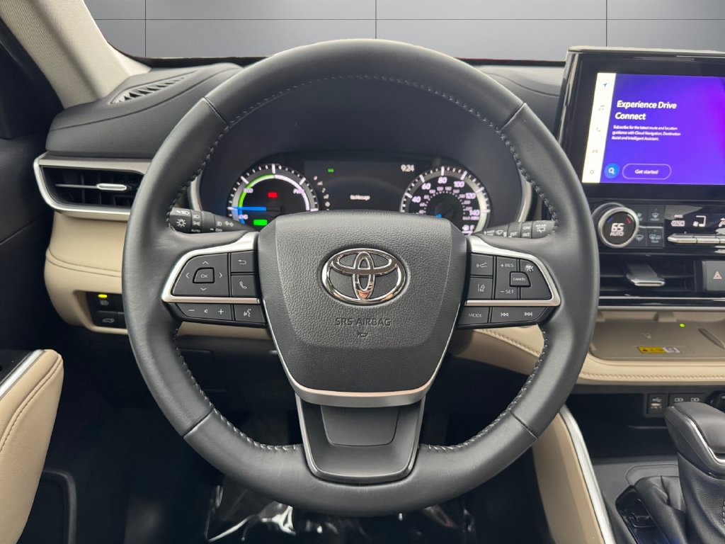 Used 2025 Toyota Highlander XLE AWD/4WD image 13