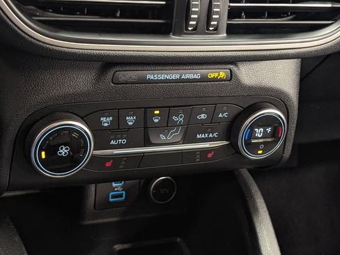 Used 2020 Ford Escape SE image 14