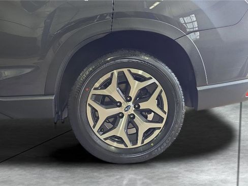 Used 2023 Subaru Forester Premium AWD/4WD image 31