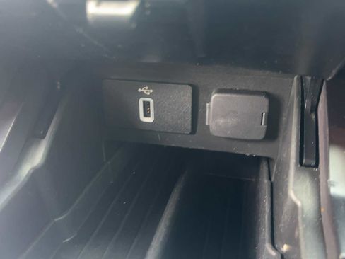 Used 2019 Ford Explorer XLT w/ Equipment Group 201A FWD image 27