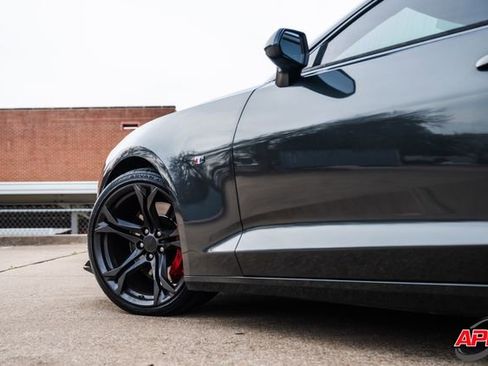 Used 2018 Chevrolet Camaro SS image 31