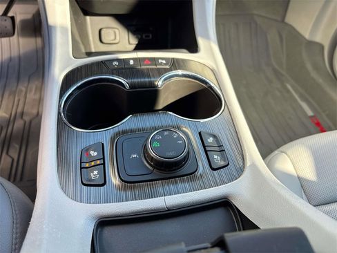 Used 2023 GMC Acadia SLT w/ Technology Package image 24