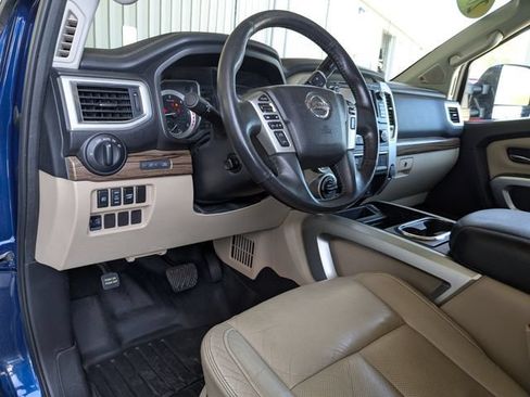 Used 2016 Nissan Titan SL AWD/4WD image 10
