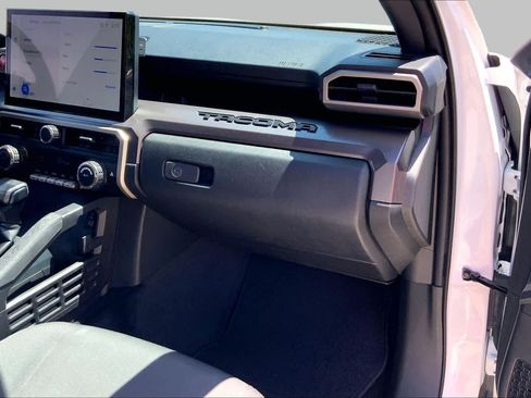 Used 2025 Toyota Tacoma TRD Off-Road AWD/4WD image 18