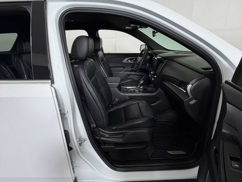 Used 2023 Chevrolet Traverse LT FWD image 5