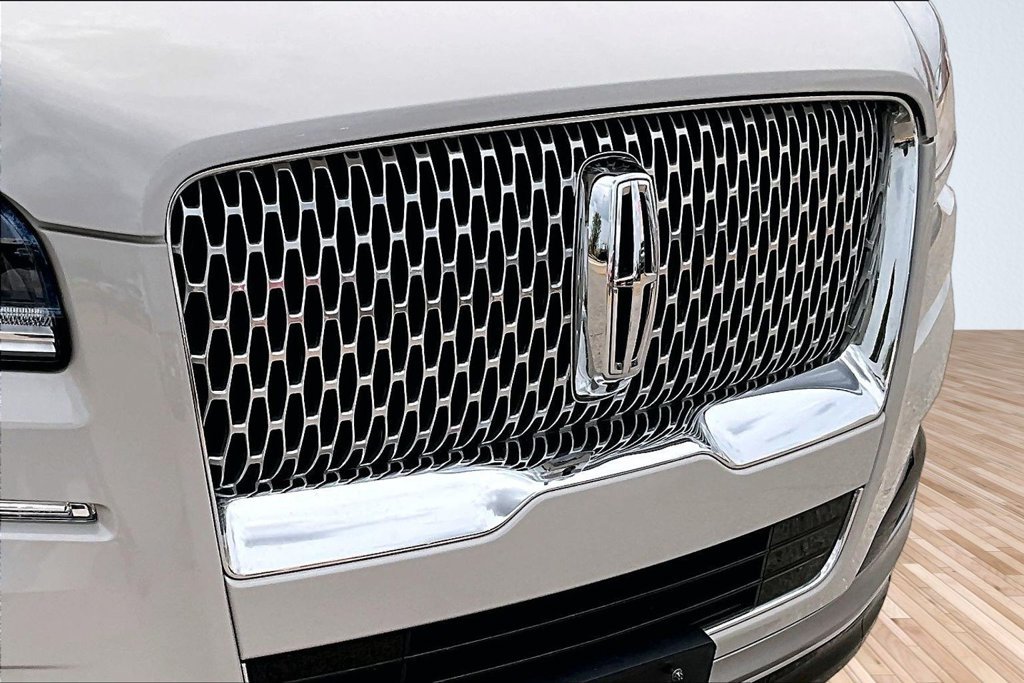 Used 2022 Lincoln Navigator Reserve AWD/4WD image 27