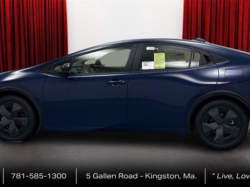 New 2026 Toyota Prius SE image 8