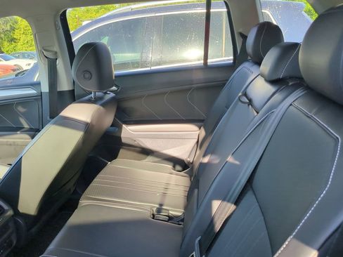 Certified 2024 Volkswagen Tiguan SE w/ Panoramic Sunroof Package FWD image 7