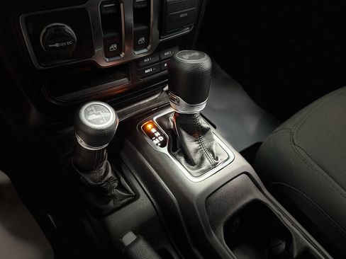 Used 2022 Jeep Wrangler Sport AWD/4WD image 21