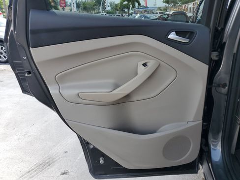 Used 2017 Ford Escape SE image 27