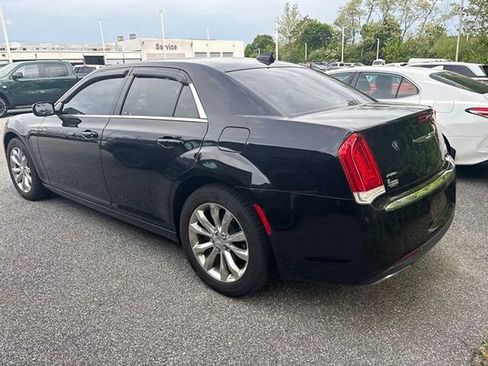 Used 2017 Chrysler 300 Limited w/ Value Package AWD/4WD image 9