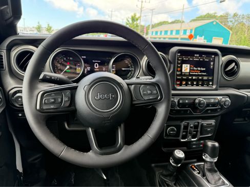 Used 2023 Jeep Wrangler Unlimited w/ Sun & Screen Package AWD/4WD image 20