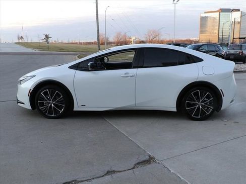 Used 2024 Toyota Prius XLE image 3