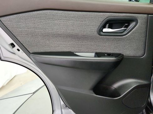 Used 2023 Nissan Rogue SV image 24