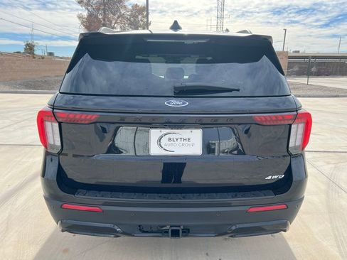 Used 2025 Ford Explorer ST-Line w/ ST-Line Street Pack image 4