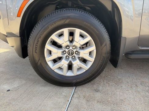 Used 2022 Nissan Frontier SV image 8