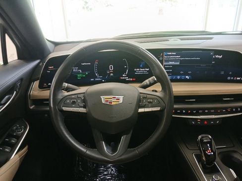 Certified 2024 Cadillac XT4 Luxury w/ Cold Weather Package AWD/4WD image 19