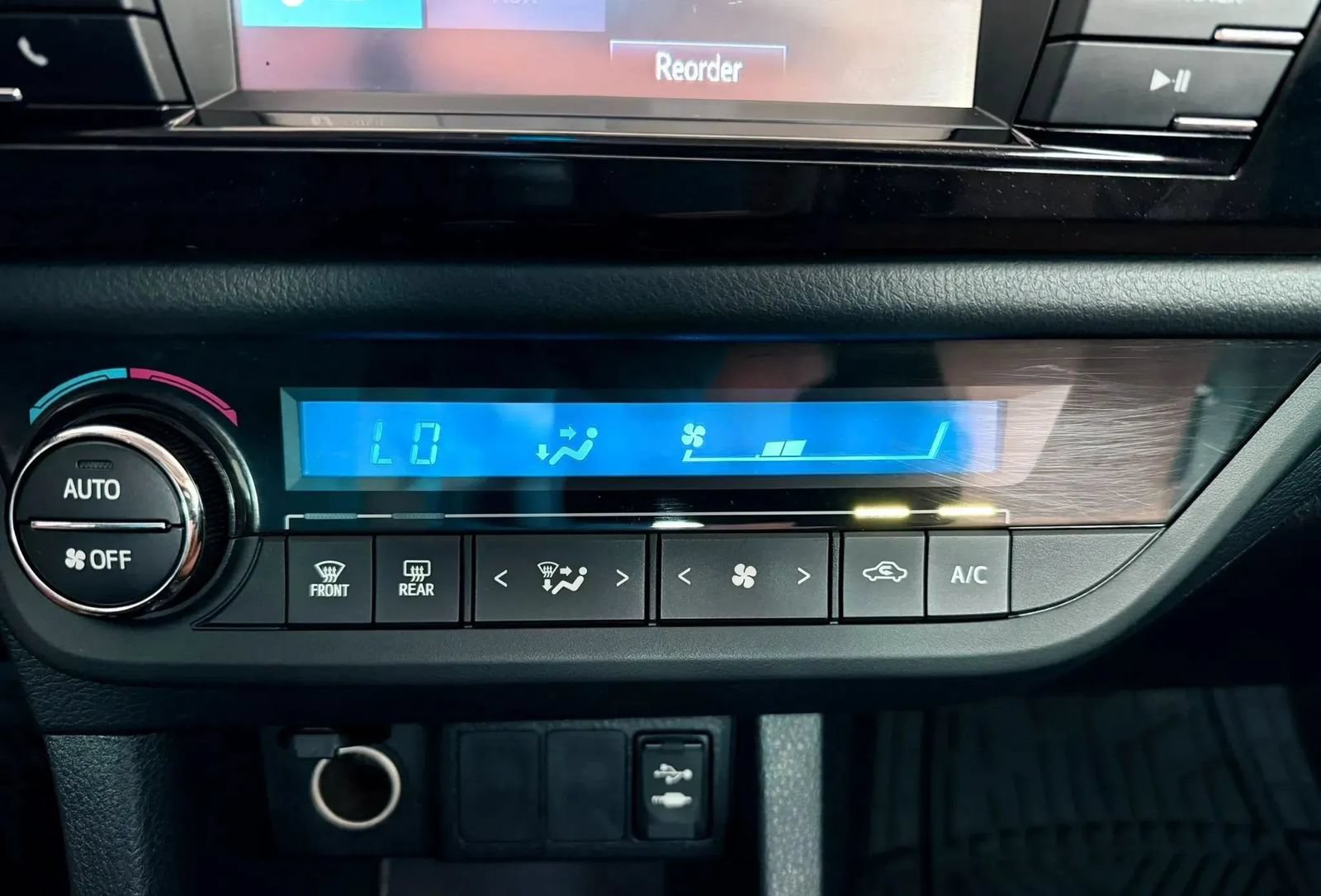 Used 2016 Toyota Corolla LE FWD image 13