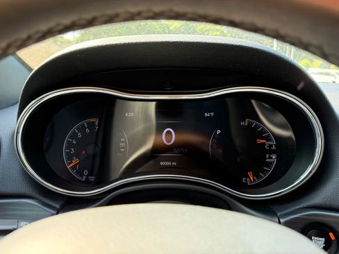 Used 2020 Jeep Grand Cherokee Altitude RWD image 16