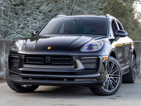 Certified 2023 Porsche Macan image 1