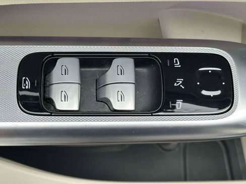 Used 2023 Mercedes-Benz GLC 300 4MATIC image 13