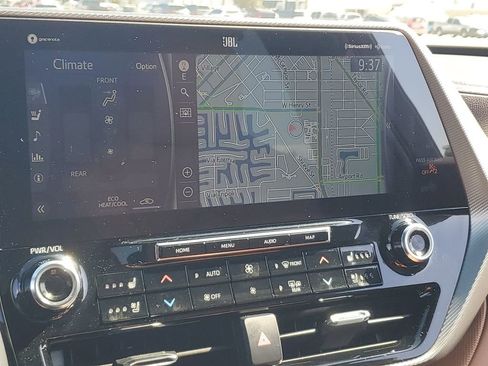 Certified 2021 Toyota Highlander Platinum image 32