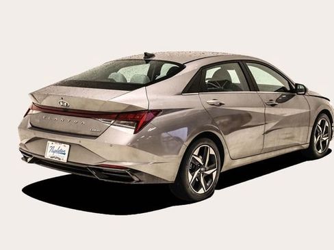 Used 2023 Hyundai Elantra Limited w/ Preferred Accessory Package image 6