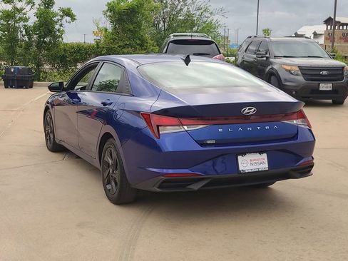 Used 2023 Hyundai Elantra SEL image 2