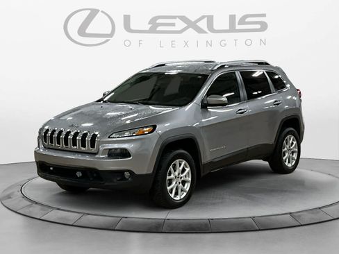 Used 2017 Jeep Cherokee Latitude AWD/4WD image 1