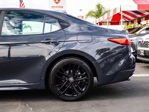 Used 2025 Toyota Camry SE image 6