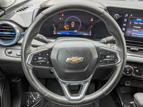 Used 2025 Chevrolet Trax LT w/ LT Convenience Package image 23