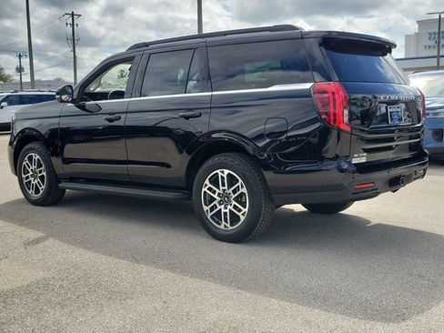 Certified 2025 Ford Expedition Active image 4