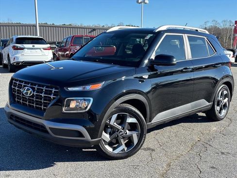 Used 2025 Hyundai Venue SEL image 2