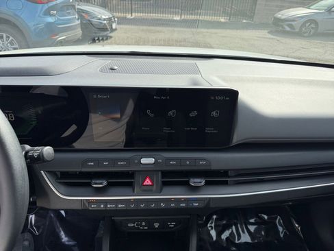 Used 2025 Kia K4 LXS image 17