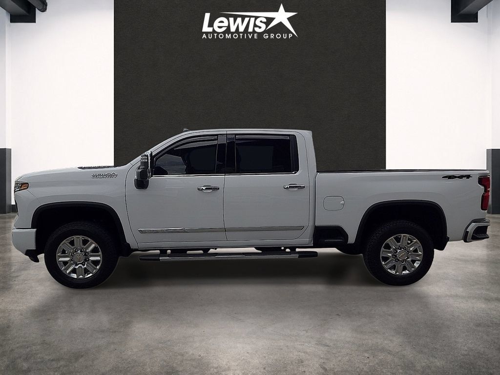 Used 2025 Chevrolet Silverado 2500 High Country AWD/4WD image 2