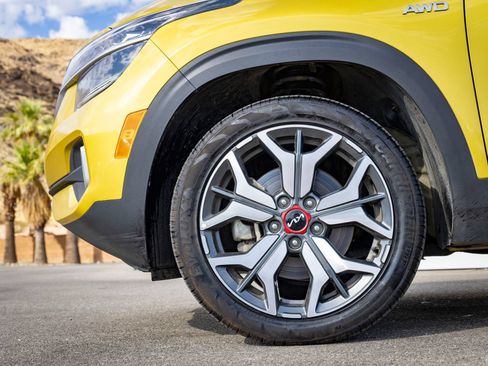 Used 2023 Kia Seltos SX AWD/4WD image 5
