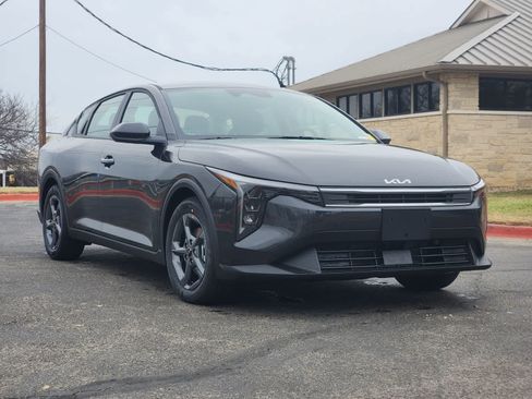 New 2026 Kia K4 LXS FWD image 2