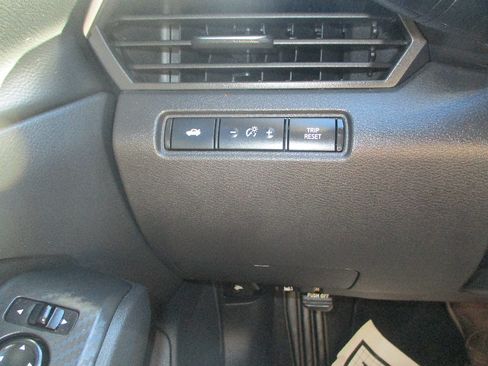 Used 2024 Nissan Altima 2.5 SV FWD image 13