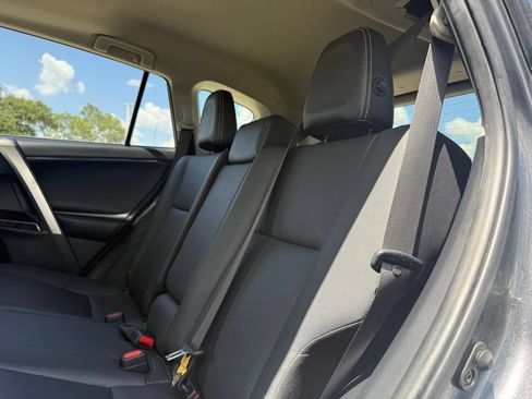 Used 2018 Toyota RAV4 Limited FWD image 18